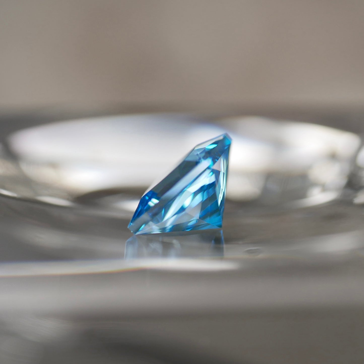 ブルートパーズ faceted cut ルース（Re165）