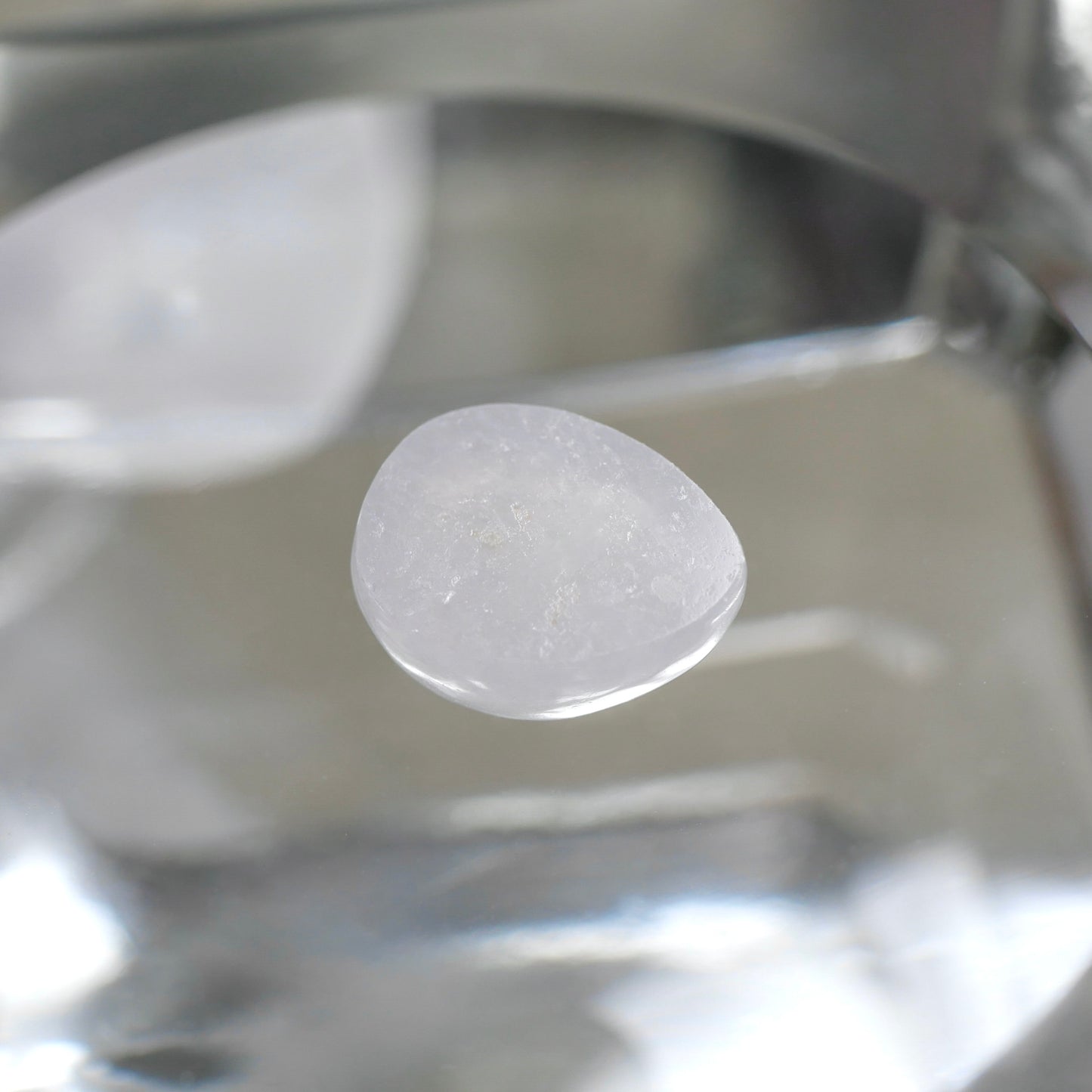 糸魚川産 白翡翠 ペアシェイプカボションルース（Ki106）