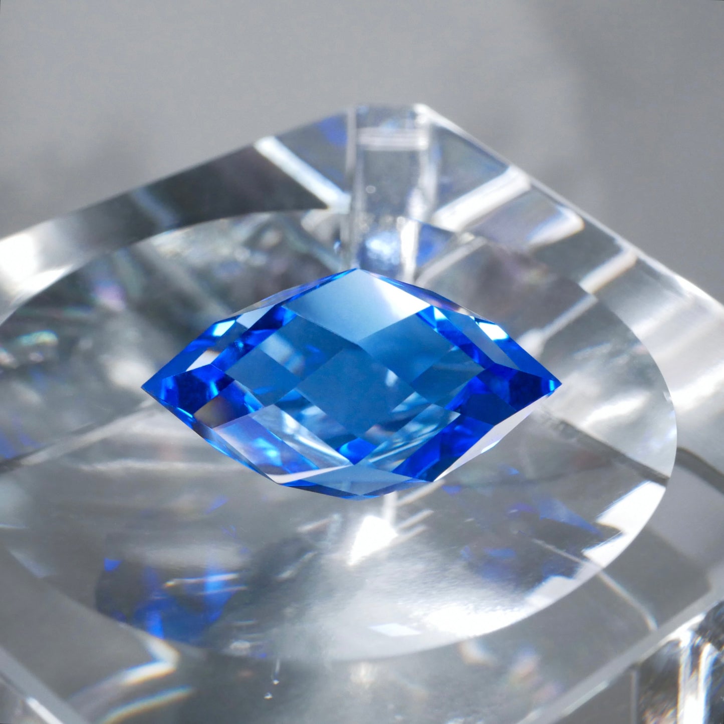 SBQ  faceted cut ルース（Re002）