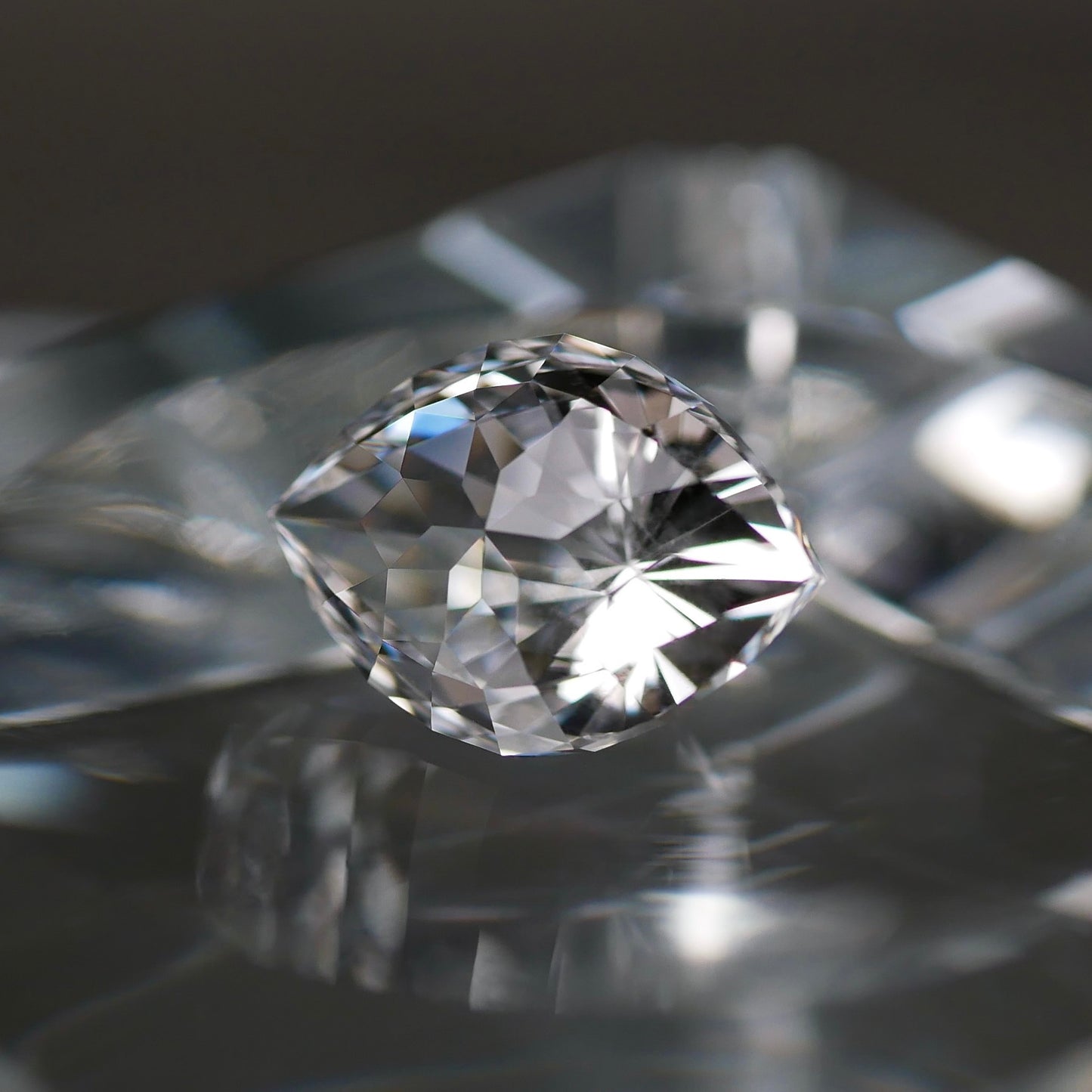 山梨県産 八幡山水晶 faceted cut ルース（Re358）