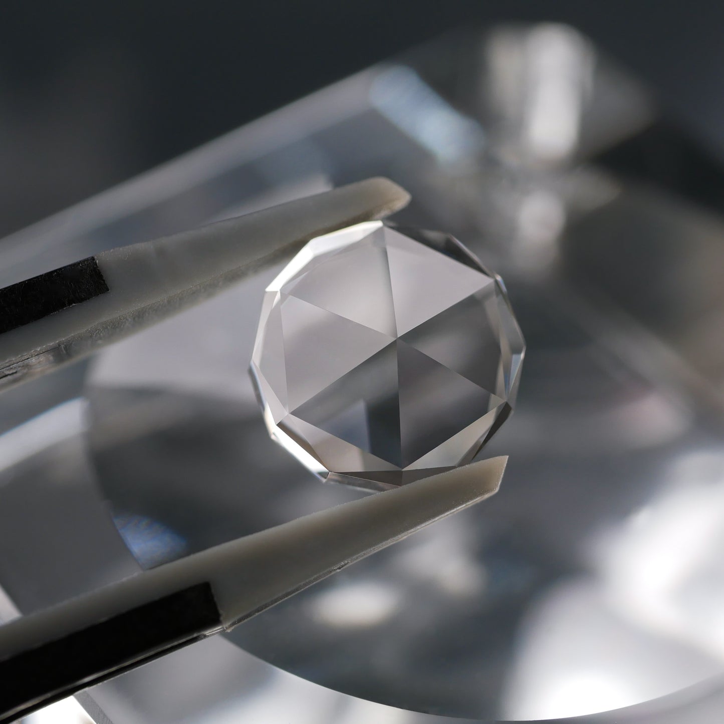 山梨県産 乙女水晶 faceted cut ルース（Re156）