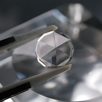 山梨県産 乙女水晶 faceted cut ルース（Re156）