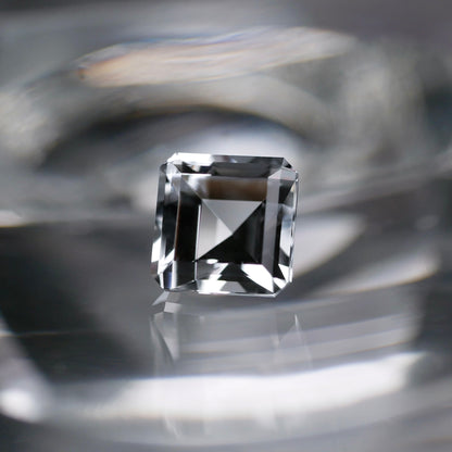 山梨県産 乙女水晶 faceted cut ルース（Re154）
