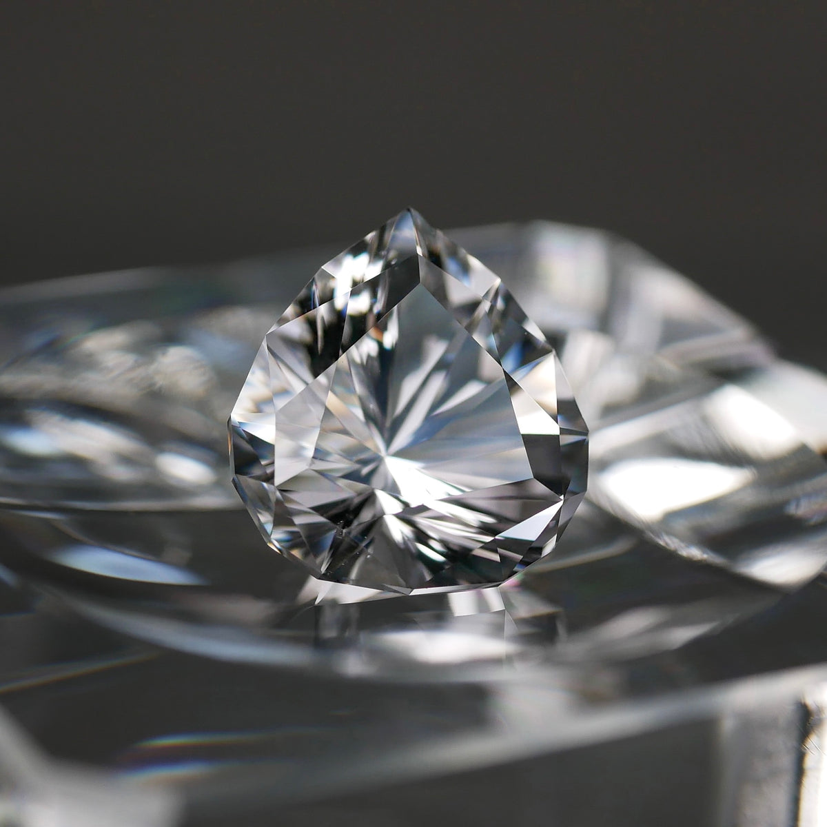 山梨県産 八幡山水晶 faceted cut ルース（Re406）