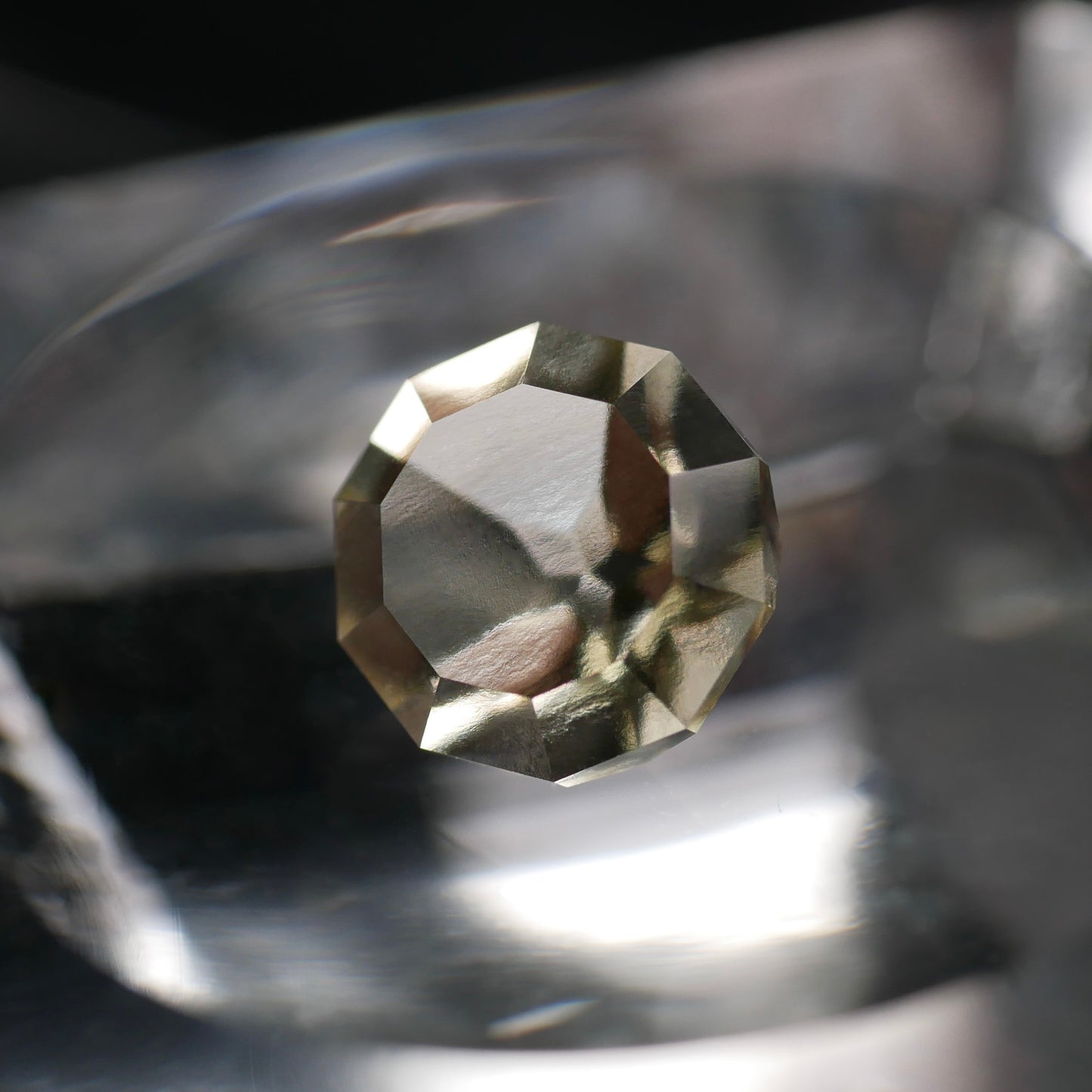 リビアングラス faceted cut ルース（Re035）