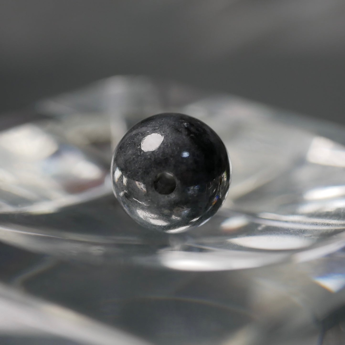 糸魚川産 黒翡翠 8mm丸玉（Ki126）