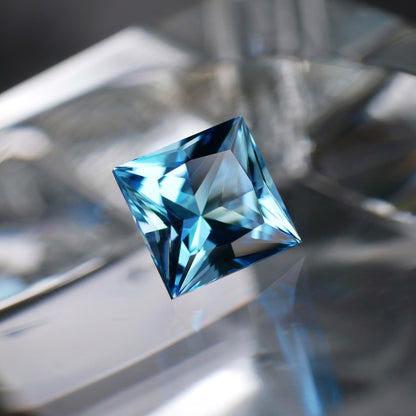 ブルートパーズ faceted cut ルース（Re165）