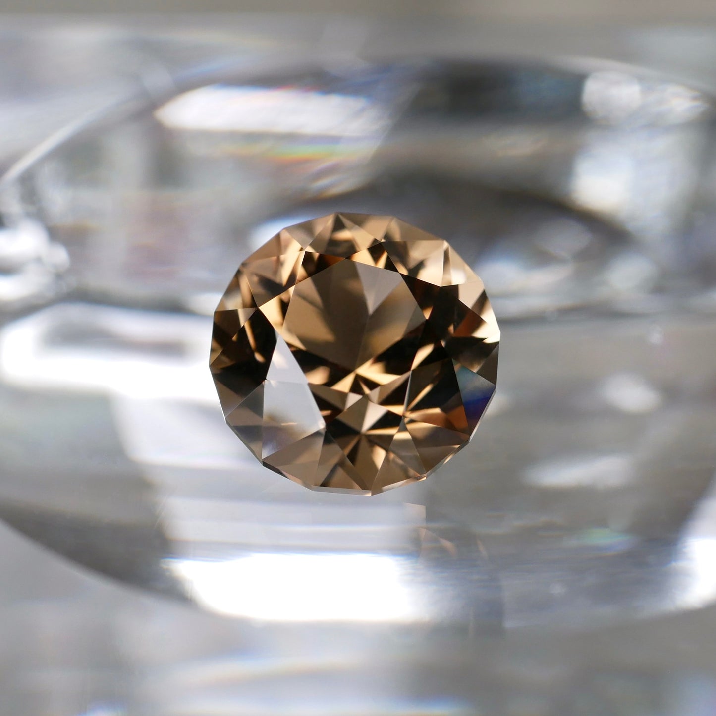 広島県産 江田島煙水晶 faceted cut ルース（Re019）