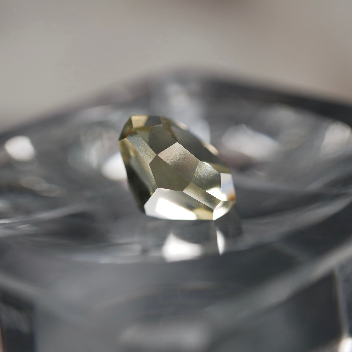 リビアングラス faceted cut ルース（Re035）