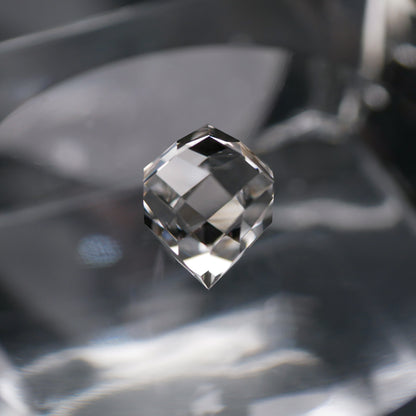 山梨県産 乙女水晶 faceted cut ルース（Re153）