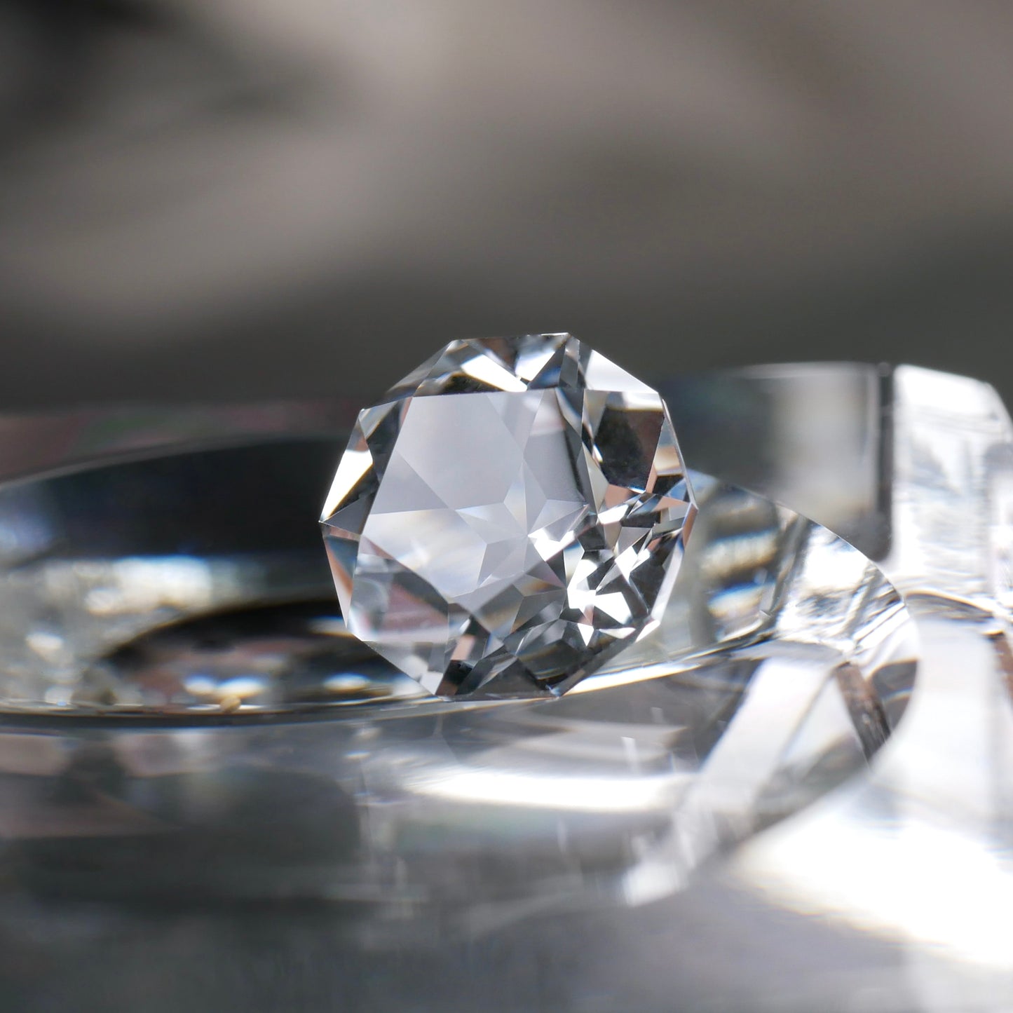 山梨県産 乙女水晶 faceted cut ルース（Re012）