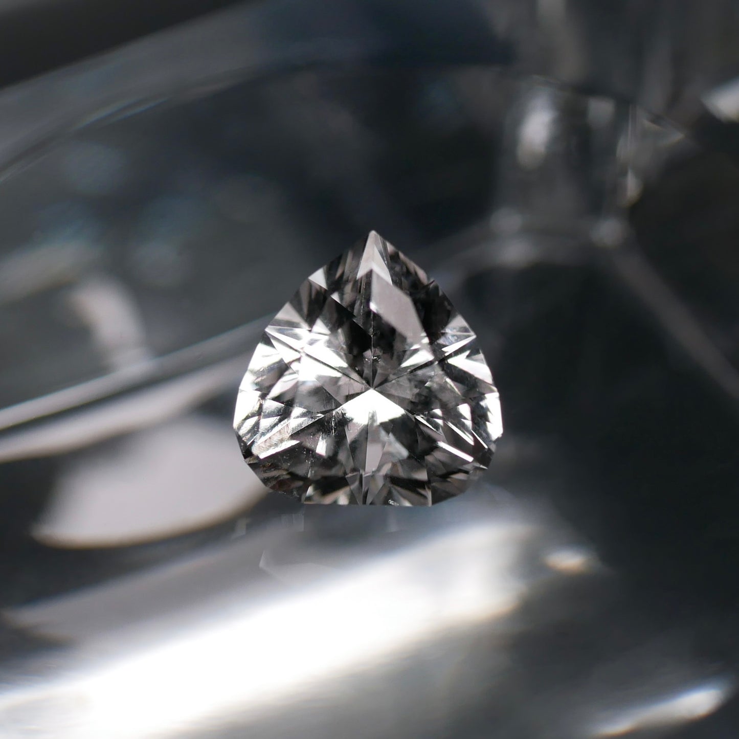 山梨県 黒平産 トパーズ faceted cut ルース（Re323）
