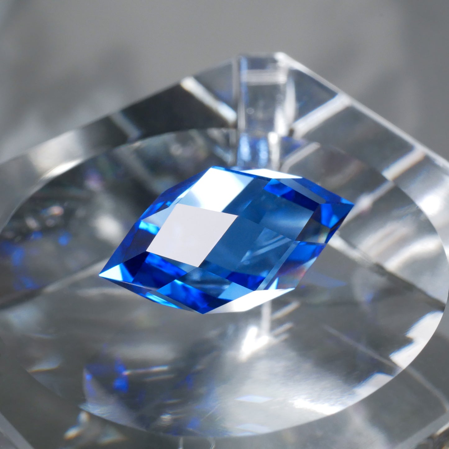 SBQ  faceted cut ルース（Re002）