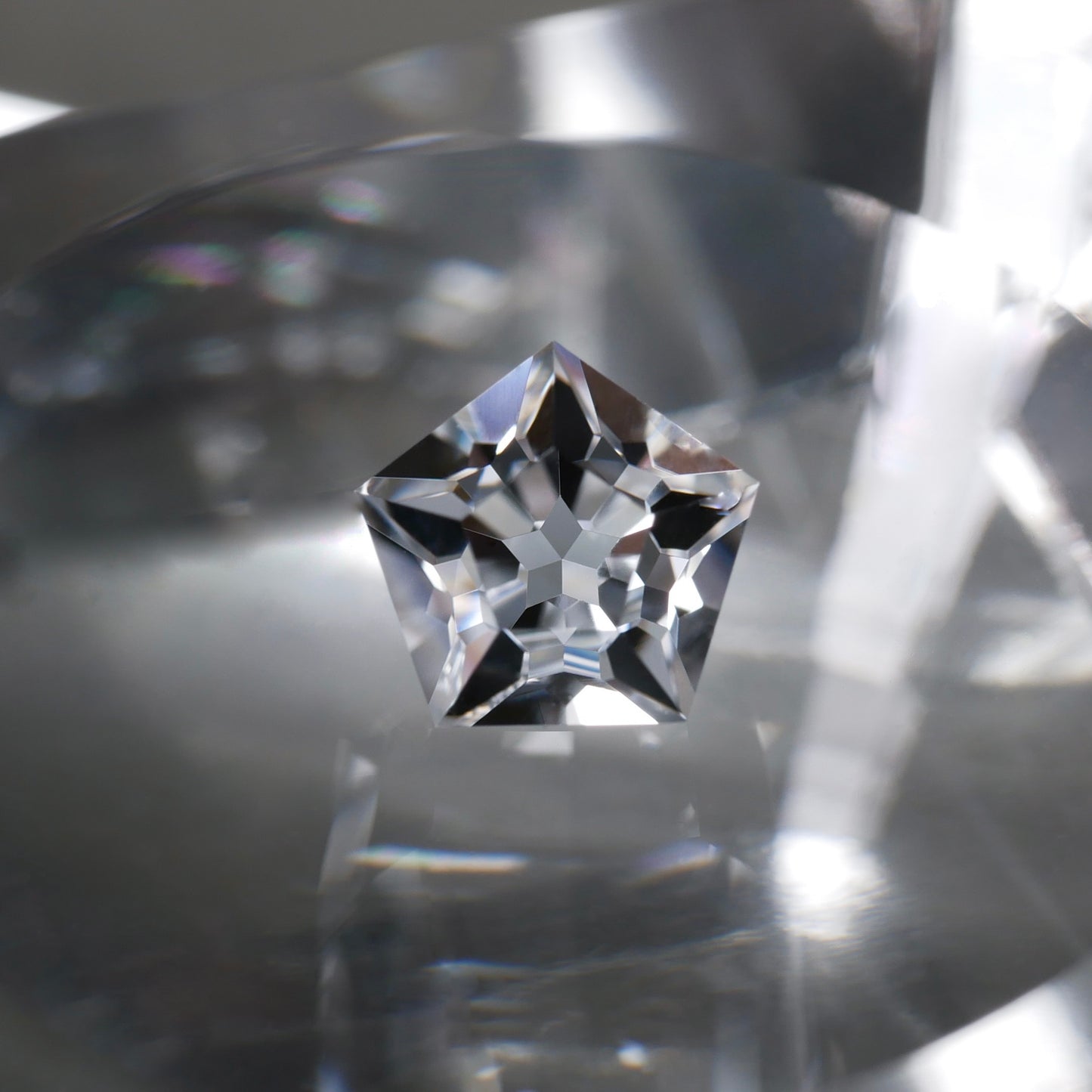 宮崎県産 高千穂水晶 faceted cut ルース（Re011）