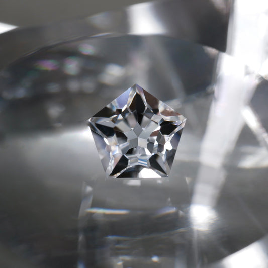 宮崎県産 高千穂水晶 faceted cut ルース（Re011）