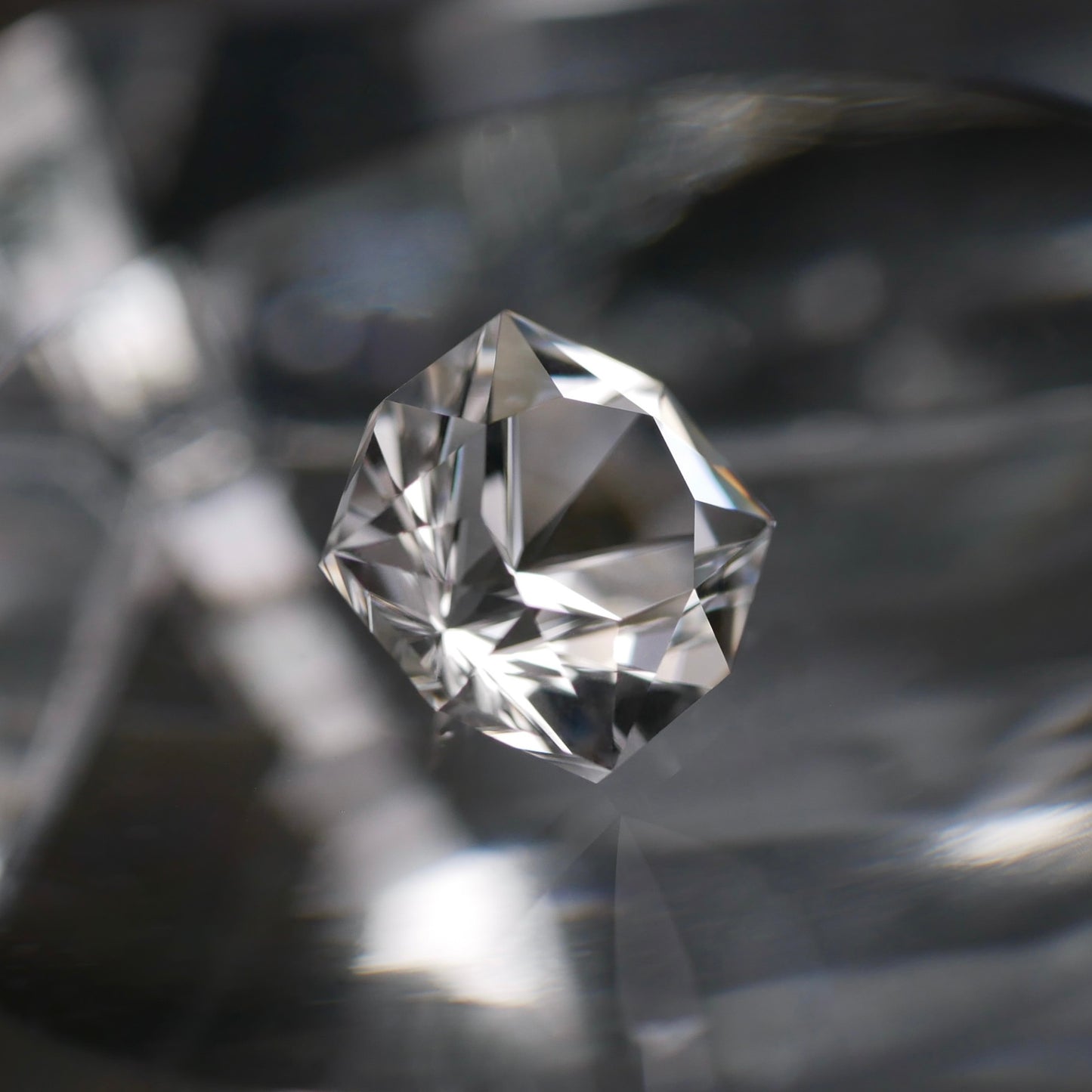 山梨県産 乙女水晶 faceted cut ルース（Re271）