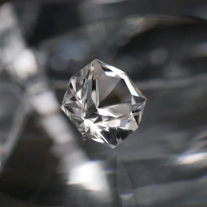 山梨県産 乙女水晶 faceted cut ルース（Re271）