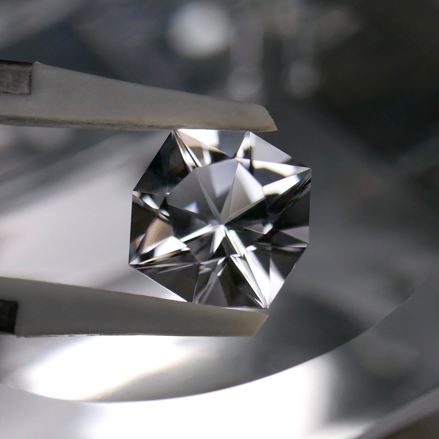 山梨県産 乙女水晶 faceted cut ルース（Re271）