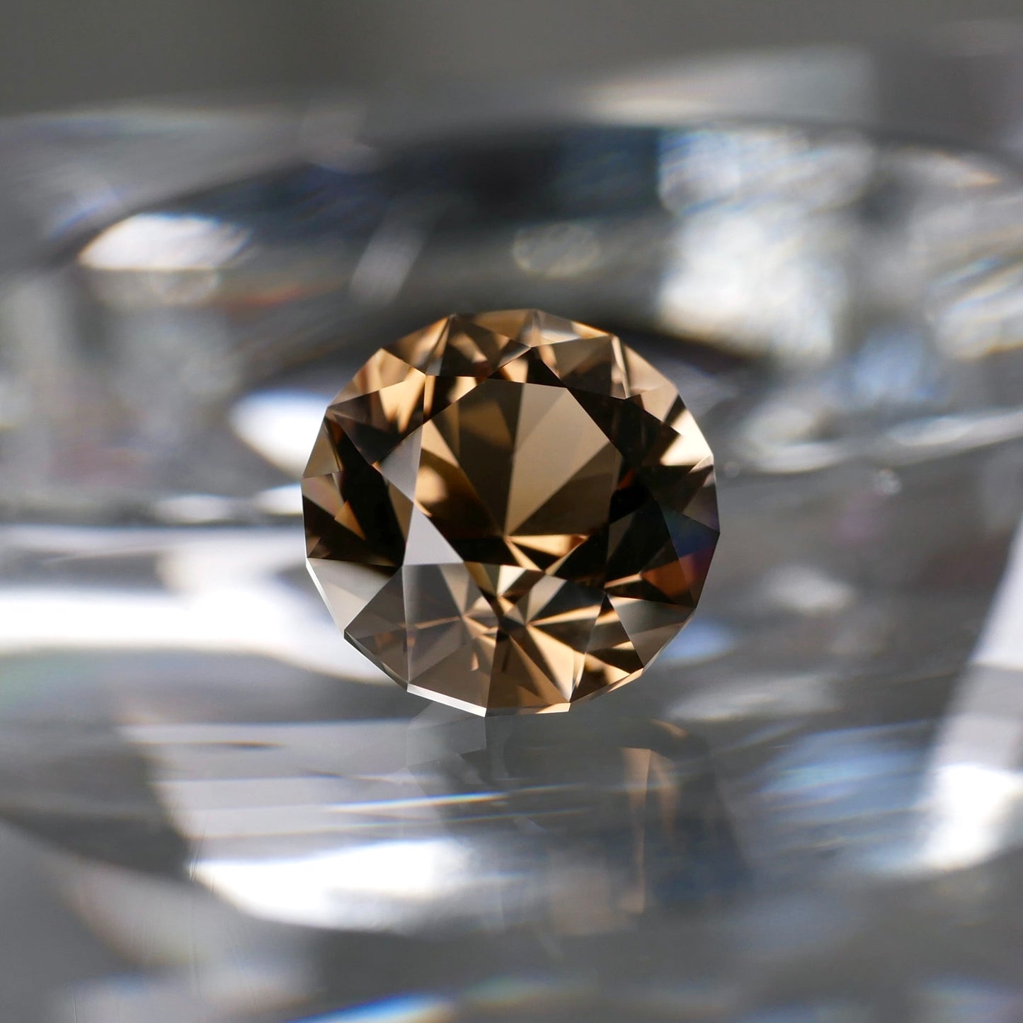 広島県産 江田島煙水晶 faceted cut ルース（Re019）