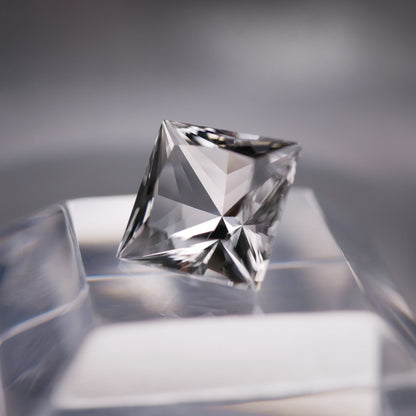 宮崎県産 高千穂水晶 faceted cut ルース（Re052)