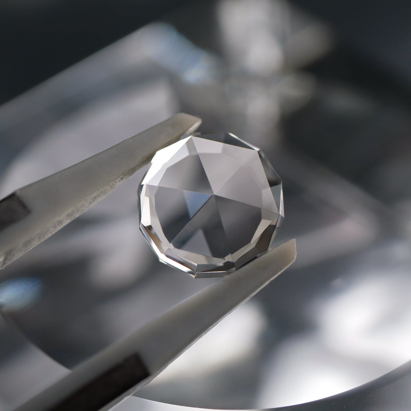 山梨県産 乙女水晶 faceted cut ルース（Re155）