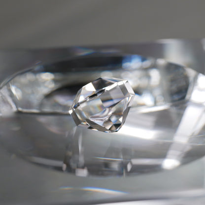 宮崎県産 高千穂水晶 faceted cut ルース（Re011）