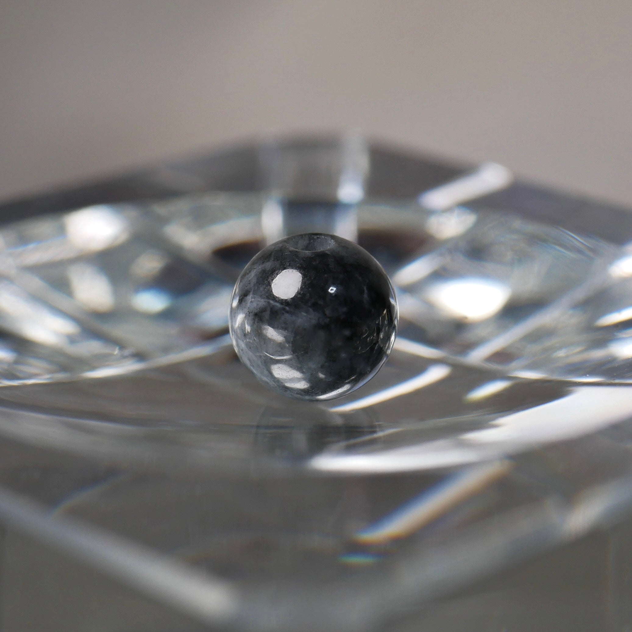 糸魚川産 黒翡翠 6mm丸玉（Ki163） – ReJade - 姫石 -