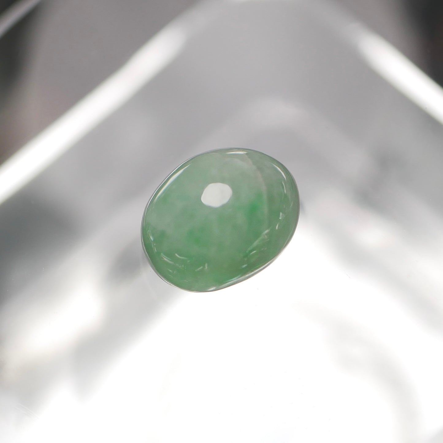 糸魚川産 グリーン翡翠 ハイカボションルース（Ki137）