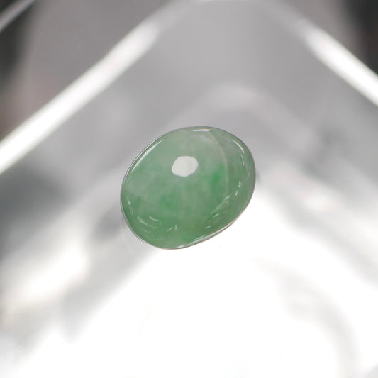 糸魚川産 グリーン翡翠 ハイカボションルース（Ki137）