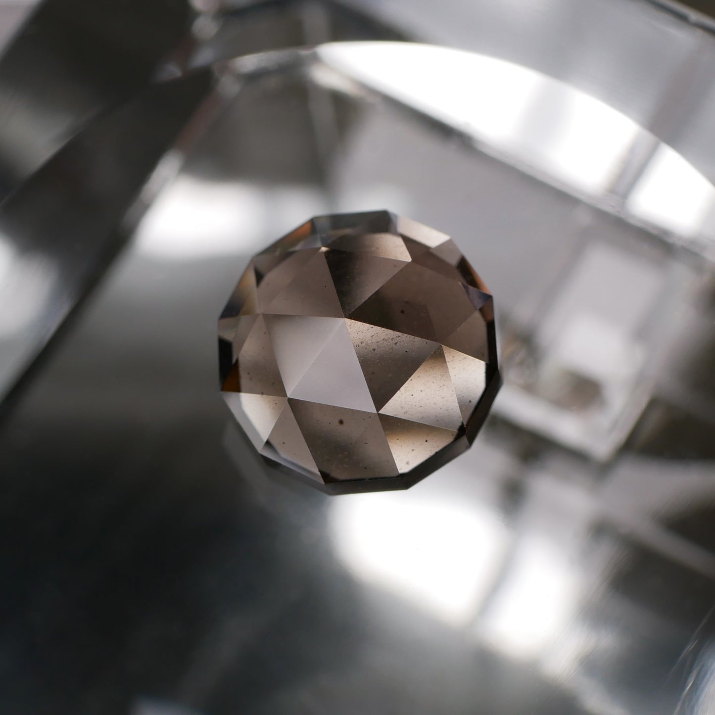 長野県産 星ヶ塔黒曜石 faceted cut ルース（Re018）