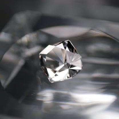 宮崎県産 高千穂水晶 faceted cut ルース（Re211)