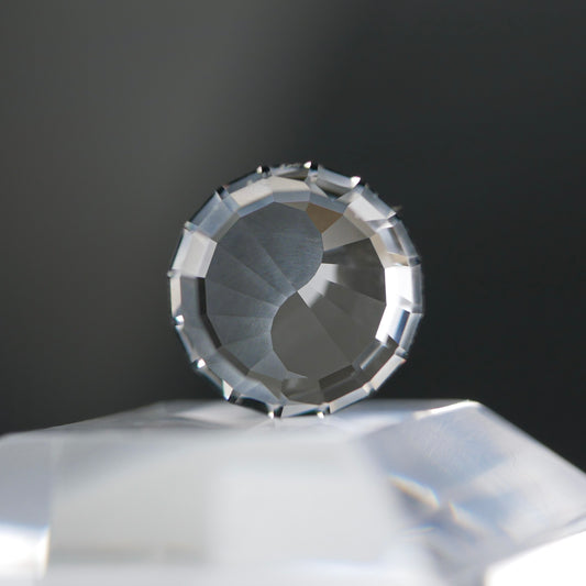 山梨県産 乙女水晶 faceted cut ルース（Re031）