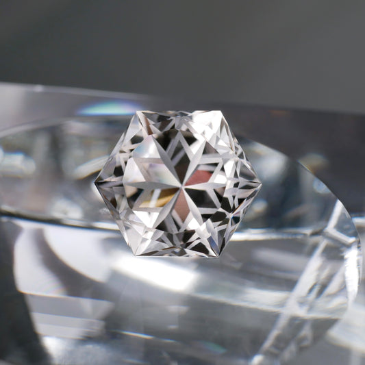 長野県 川上村産水晶 faceted cut ルース（Re010）