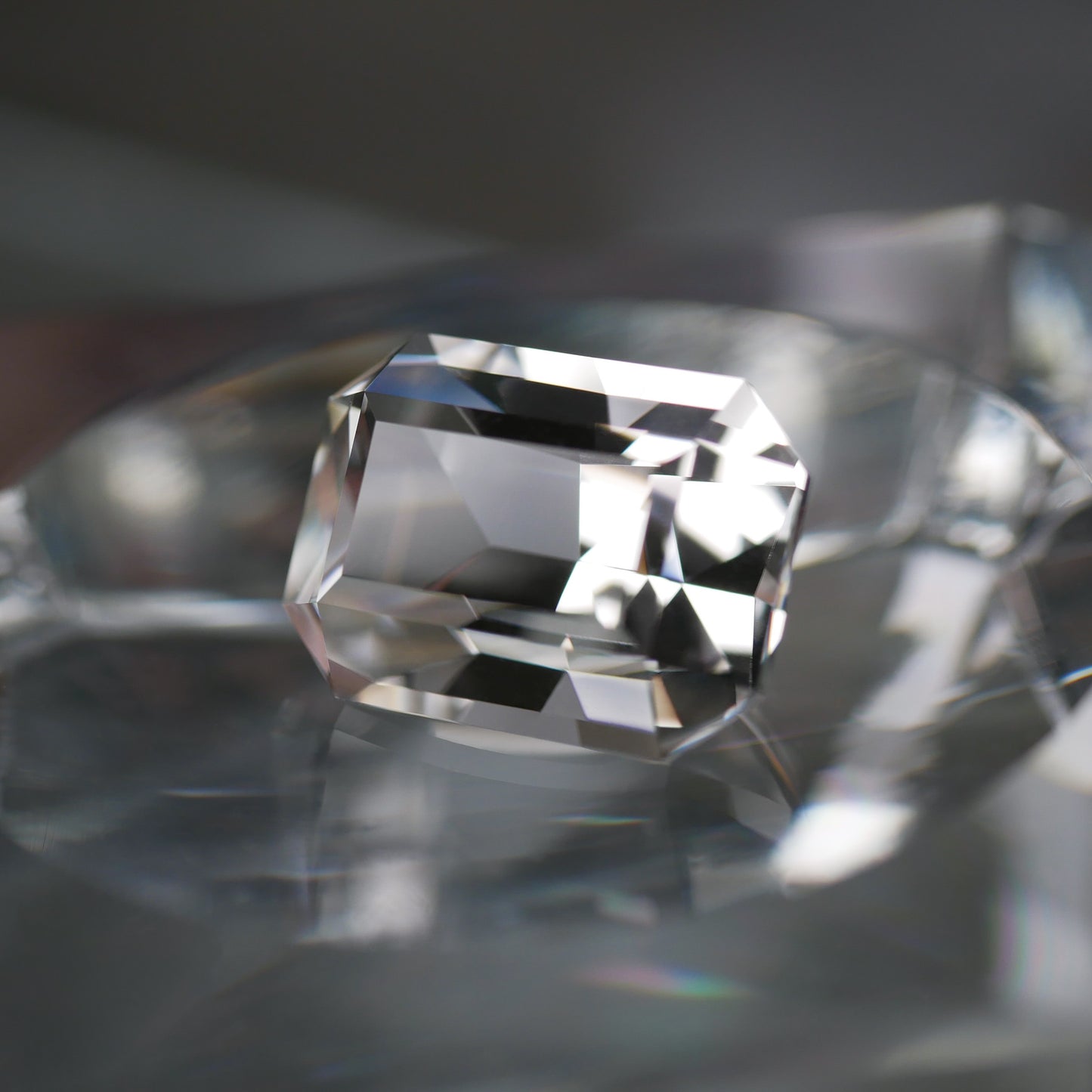 山梨県産 乙女水晶 faceted cut ルース（Re138）