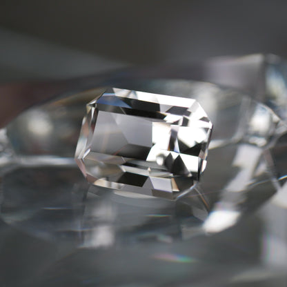 山梨県産 乙女水晶 faceted cut ルース（Re138）