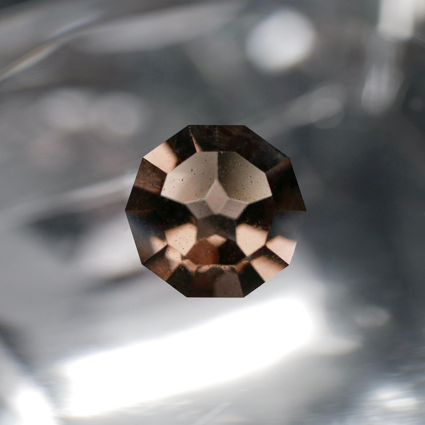 長野県産 黒曜石 faceted cut ルース（Re036）