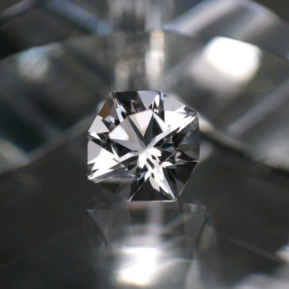 山梨県産 水晶峠 水晶 faceted cut ルース（Re407）