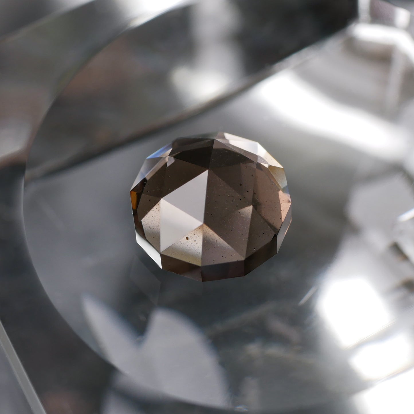 長野県産 星ヶ塔黒曜石 faceted cut ルース（Re018）