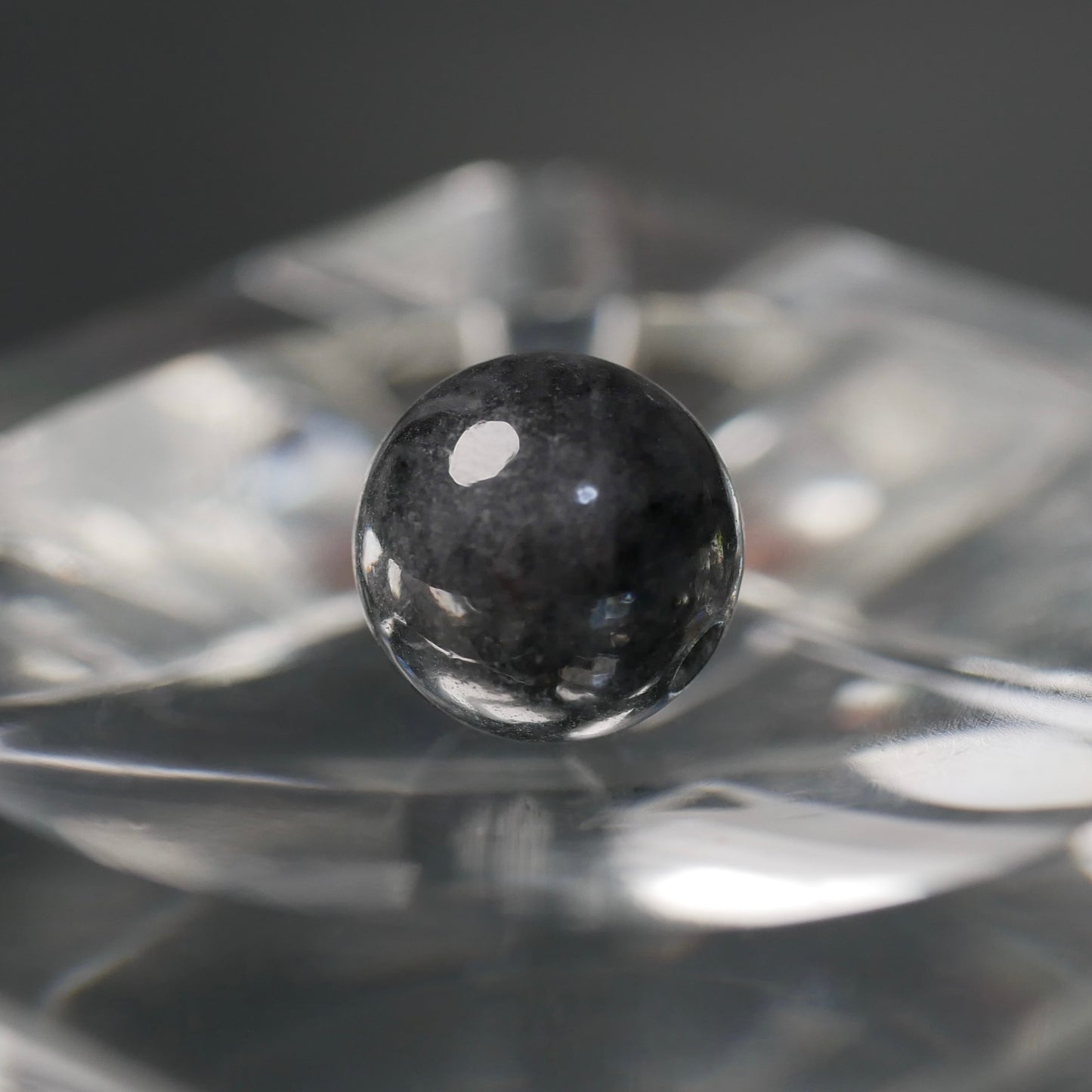 糸魚川産 黒翡翠 8mm丸玉（Ki126）