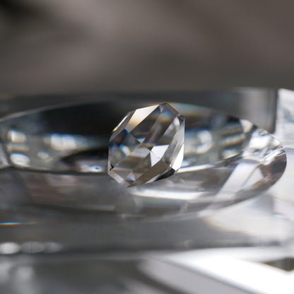 宮崎県産 高千穂水晶 faceted cut ルース（Re011）