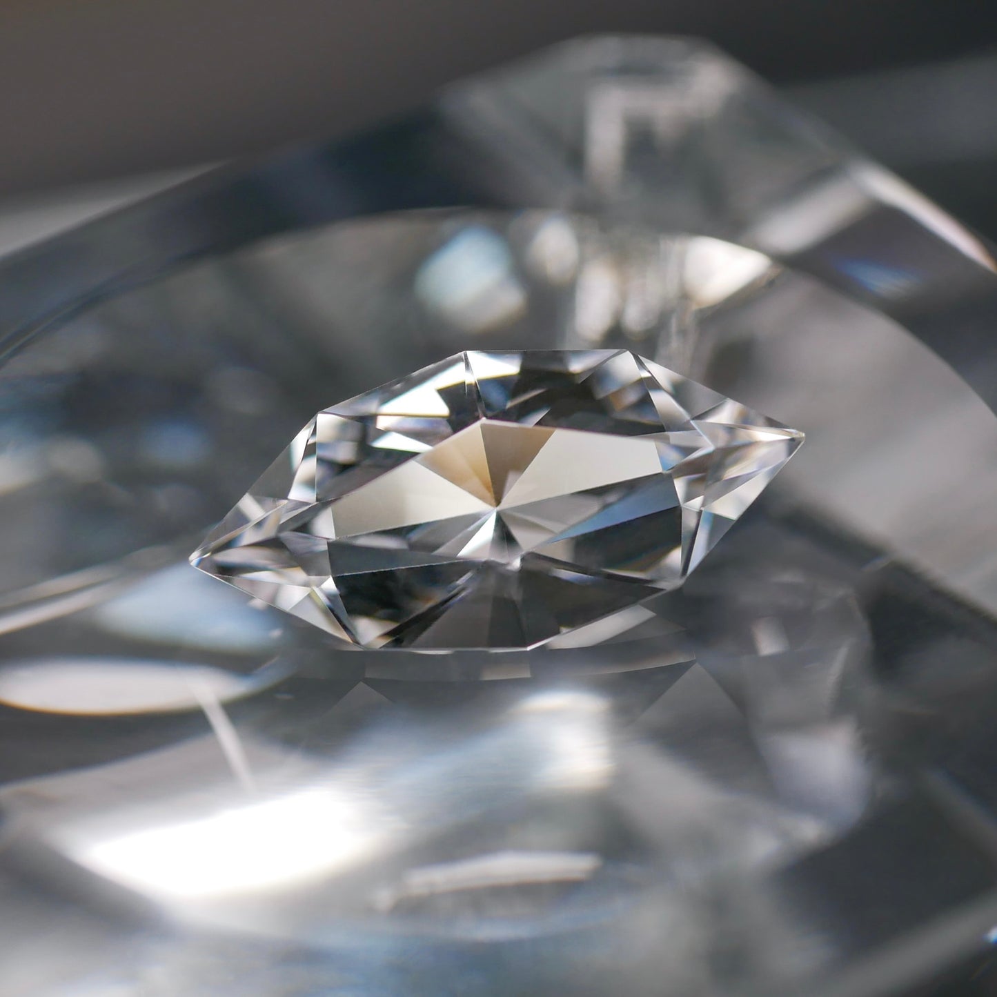 山梨県 黒平産 トパーズ faceted cut ルース（Re321）