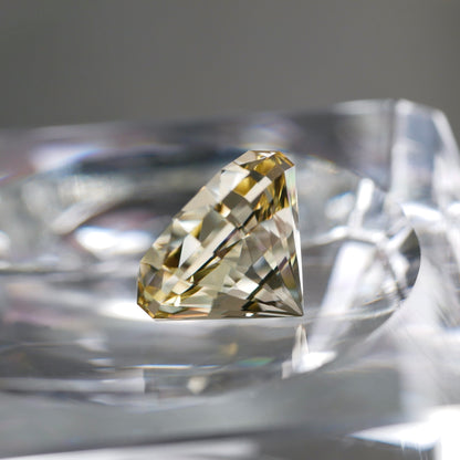 スモーキーシトリン faceted cut ルース（Re021）