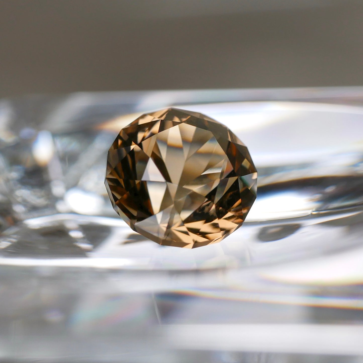 広島県産 江田島煙水晶 faceted cut ルース（Re019）