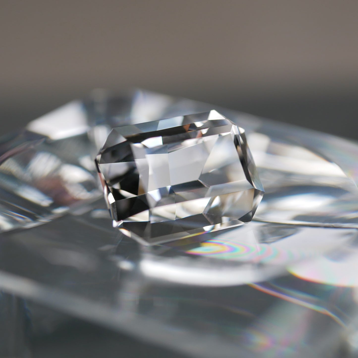 山梨県産 乙女水晶 faceted cut ルース（Re138）