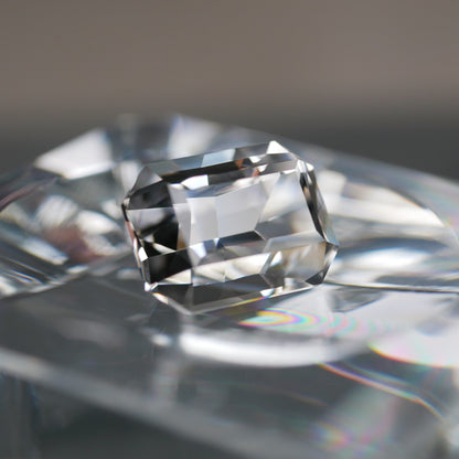 山梨県産 乙女水晶 faceted cut ルース（Re138）