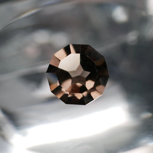 長野県産 黒曜石 faceted cut ルース（Re036）