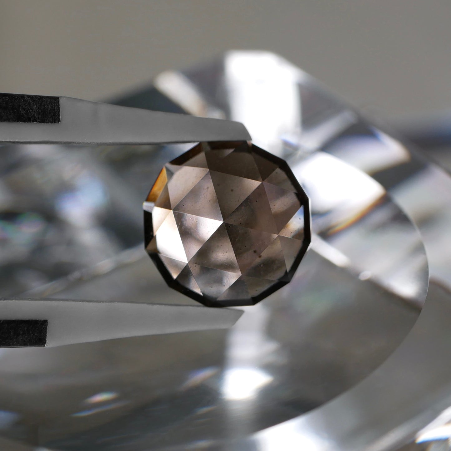 長野県産 星ヶ塔黒曜石 faceted cut ルース（Re018）