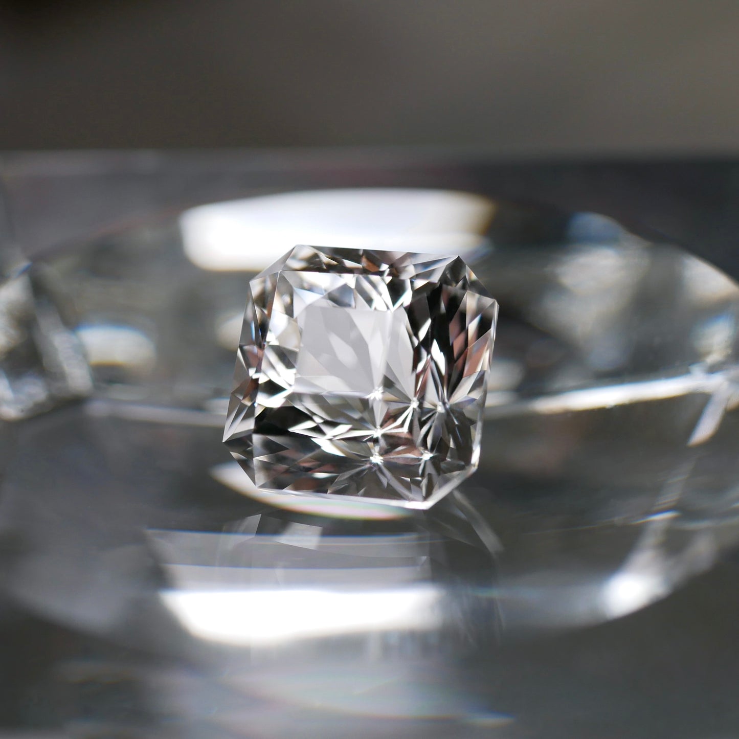 山梨県産 八幡山水晶 faceted cut ルース（Re015)