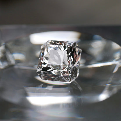 山梨県産 八幡山水晶 faceted cut ルース（Re015)