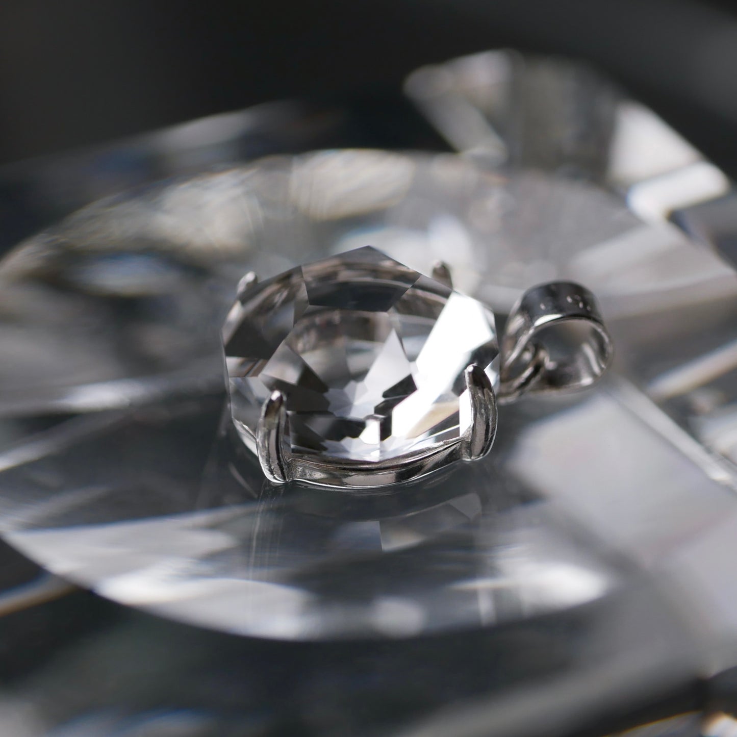 山梨県産 乙女水晶 faceted cut  PT（Re169）